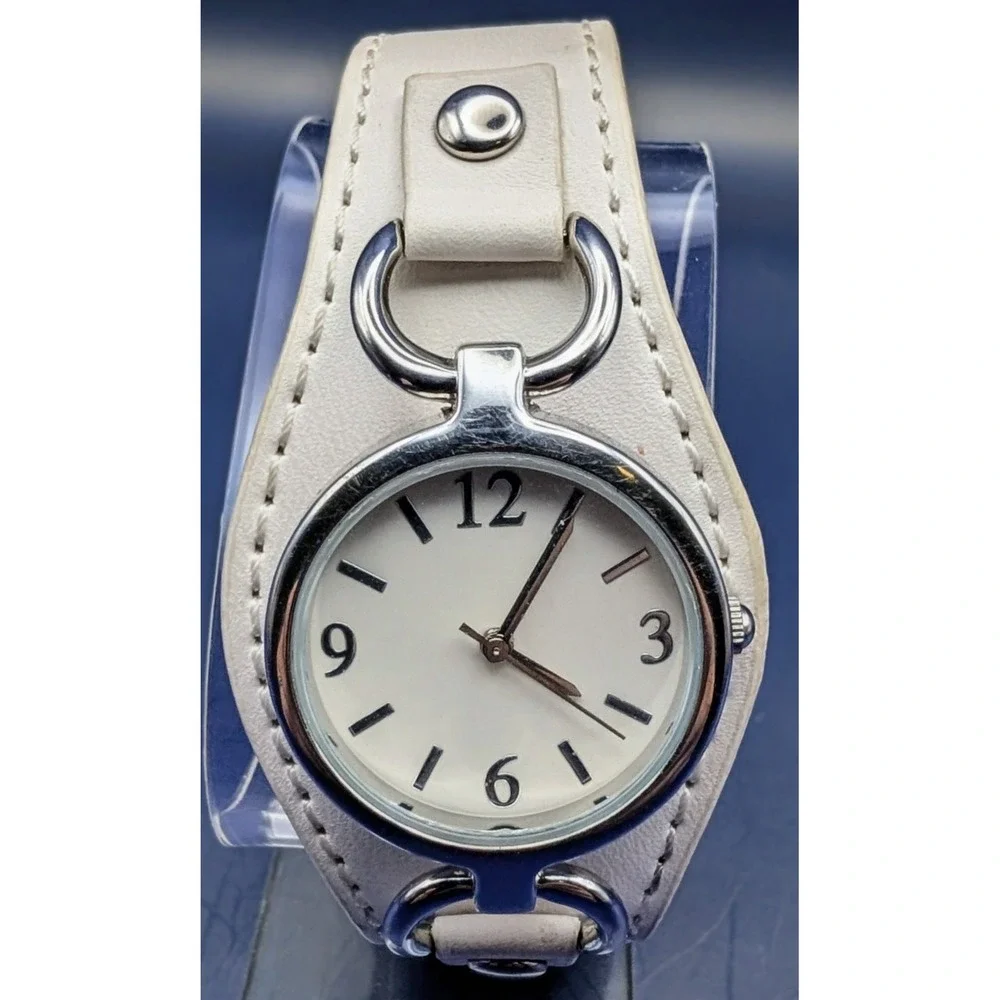 Beautiful Analog‎ Watch Silver Tone White Buckle Soft Leather Band, New Battery